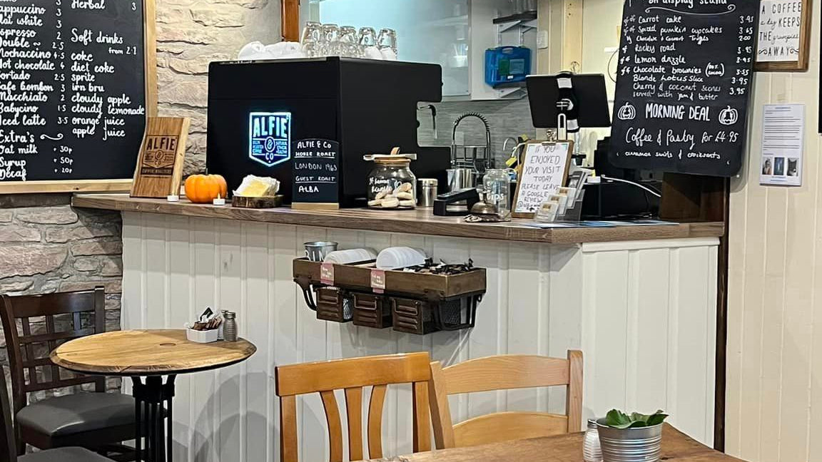 Picture of the shop counter of Alfie & Co Coffee Roasters cafe in Drymen. An internal picture of seating and the coffee counter.